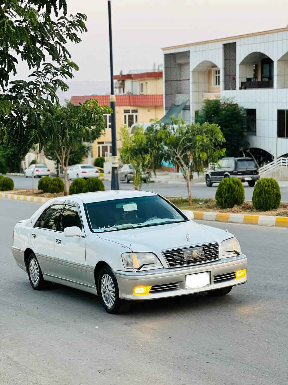 مه ليكه بؤفرؤشتن
كامل كامل مه سروف كراوه 
سه ياره كه به س موسه بؤياخيشى نيه)
ماشلا سه ياره كه سفر سفره وه سفى ناوئ ئه مه سه ياره ى هيلاك كرياو نيه 
١دوگمه 
شاشه 
ته حديد سورعه 
ته بريد ساردو گه رم به شه رت 
دوا كريستال
بئچالو بئ شوخت 
٤تايه و ويلى سفر 
ناوزه رد كوشنه كانى سفر سفره ئه لئى 
كه س دانه نيشتوه له سه رى. 
سكوانو ده شپولى سفره زؤر جوانه 
فؤرميكاى زؤر نمونه يه. 
مه كينه ديفؤر بچوك 
ماشلا سه ياره زؤر نازارو جوانه نمونه يه له جوانى له ره سماچؤنه روبه رويش وايه. 
تكايه مشته رى نيت ته له فون مه كه. 
***********
