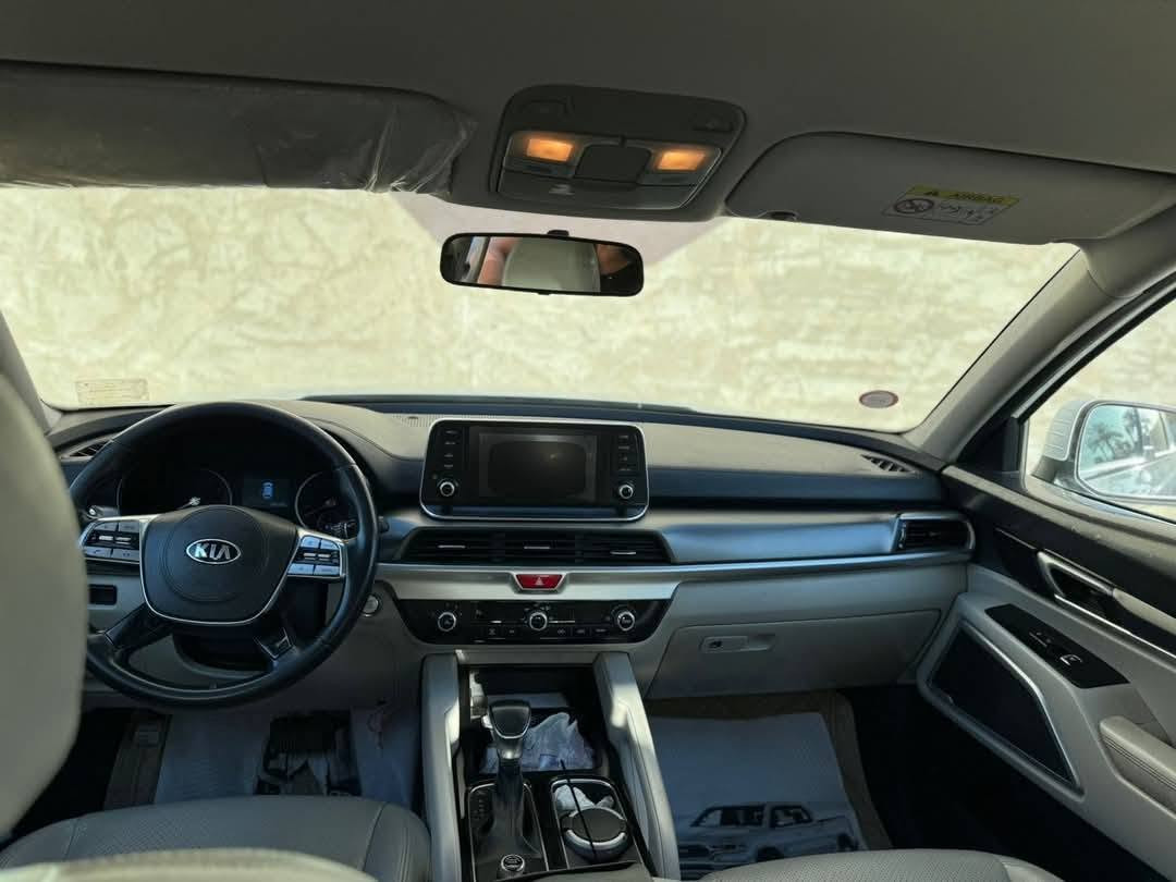 السلام عليكم
كيا تيلورايد خليجي 2020 للبيع 
فئة LX ماشية حاليا"194000KM 
محرك 3800gdi 
لون أبيض رقم بغداد 
مقاعد جلد سبعة راكب 
كاميرا خلفية  و حساس  
السيارة فيها ضرر
 الجاملغ الامامي الأيمن مصبوغ ومصلح أثر طخت ستوتة وكذلك الباب الأمامي الأيمن والجاملغ الخلفي الأيمن بسبب شخووط عميقة (وليس حادث تصادم ).
السعر المطلوب 23000$
وبيها مجال للطيبين والجاديين بالشراء 
رقم الهاتف ***********.
