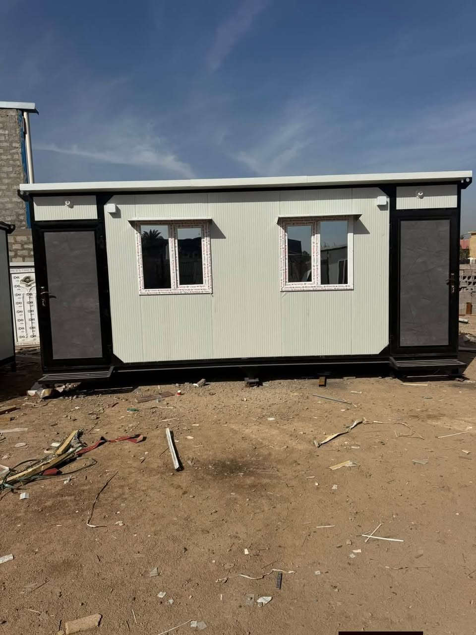 معمل الجبوري للكرفانات ولبيوت ولمزارع جاهزه نشتغل جميع لقياسات موقعي وتوصيل جميع محافظات العراق وبشراف كادر فني تستلم بيت او مزرعه كامله تستلم مفتاح وبظمان 5سنوات من لباب ولرظيه وشباك ولحديد موجود ضد لحريق وعادي لسعار حسب القياسات ويوجد كادر لشغل قطعي رقم للتصال *********** موقع العمل بابل
