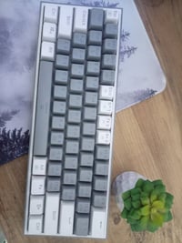 كيبورد • عربي • رصاصي