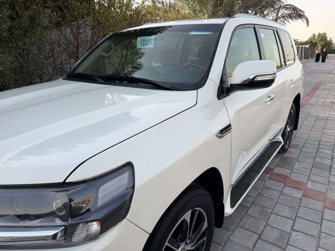 لاند كروز سياره جديده بلاش السعر بيهه ربع جاملغ نص البنيد فطيم اصل موديل 2018بسمي تحويل مباشر فتحه كامره حساس داخل جلد كراسي كهرباء مري شفط ذاكره خزن ثلاجه والسعر 43الف يعني ابع شدات وثلاثيه بيه مجال قليل ماكو لاند كروز بهيج سعر ماشيه 58حقيقي اتصال ***********او ***********مكان السياره بغداد البلديات بغداد, العراق
