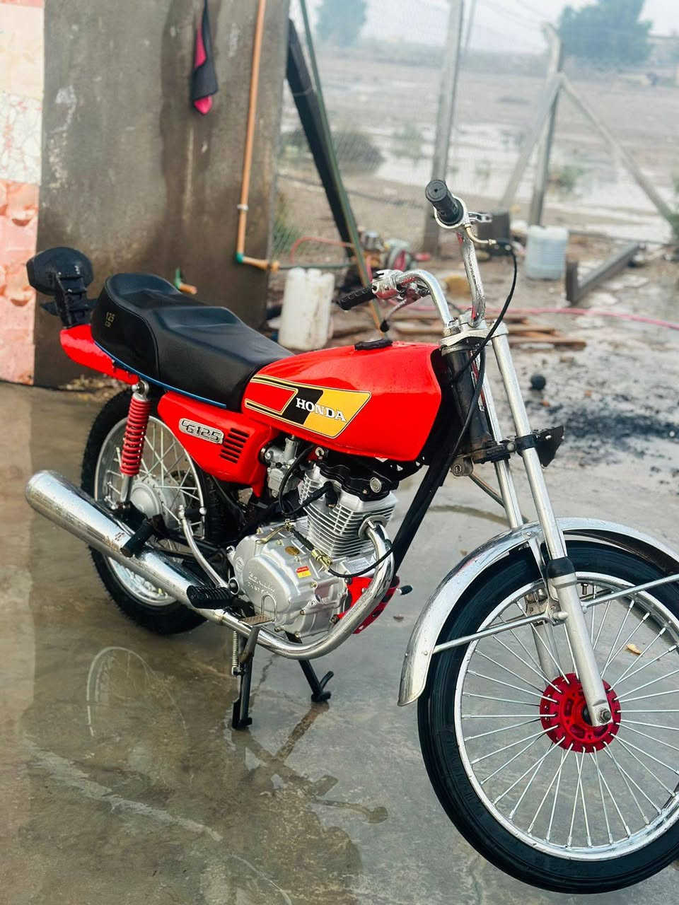 سلام عليكم دراجه للبيع سيجي 25 والغراض كلها 26 دراجه بعدهي ع السحك ثاني تبديله دهن شاصي 20 اوراق اصولي الدراجه لاتنقيص ولاتبخير ولامفتوحه مكفوله من كلشي مكانها الغراف سعر خاص مامتواجد ع الفيس هذا رقمي *********** واتساب واتصال وانا خادم للشراي
