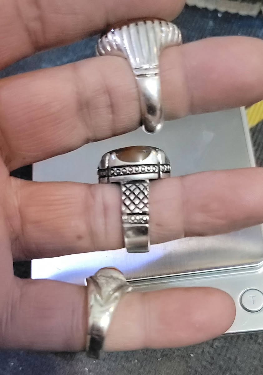 السلام عليكم
3خواتم فضه 925 صياغه ثقيل 
السعر خاص لطفآ 
للبيع مكاني بغداد البلديات


**إذا كنت صاحب هذا الإعلان وتريد حذفه لأي سبب، رجاءا أرسل رسالة إلى الدعم الفني**