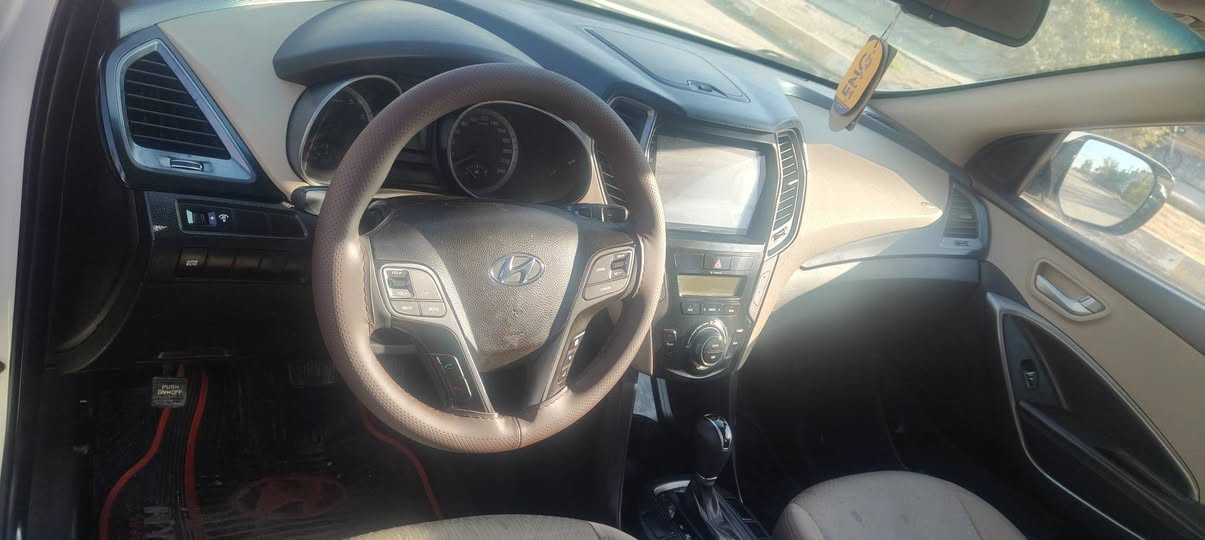 سنتافي خليجي 13 رقم اربيل محرك 2400 دوش بيه جامرلغ خلفي صبغ وبيه مكانين حك شبر فقط  بدون دواخل سعرها 150 بيع او مراوس حسب القناعه مكاني كركوك 7 راكب ***********  داخل اصفر ملكي
