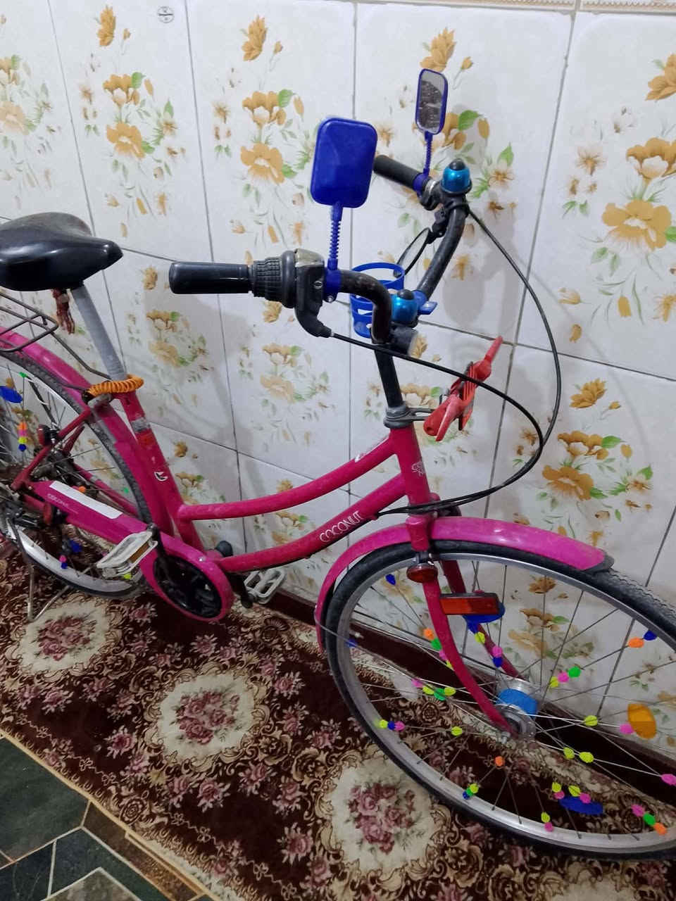 سلام عليكم. بيسكل حجم ٢٧ نضيف كير حساس.  باله.   لون مميز    سعر ١٢٠ مكاني البياع. ليريده بلخدمه. ***********
