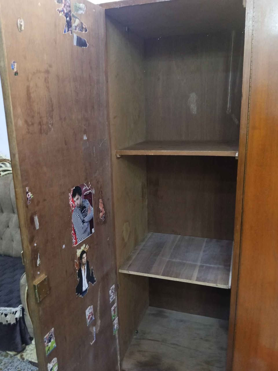 كنتور 4 ابواب صاج عراقي مثل مواضح بصورة السعر 250 الف وبي مجال بسيط للشراي للأستفسار تواصل ع خاص او ع رقم هاتف *********** بغداد, العراق
