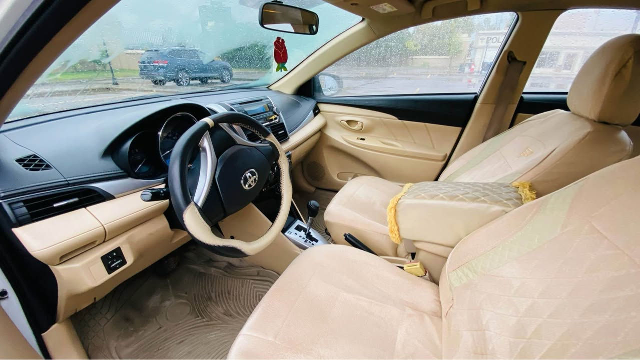 *توێتا یارس ٢٠١٦ خەلیجی SE مەکینە ١.٥ 
*رەنگی سپی بەفری ناو زەرد 
*١٠٩ هەزار رۆیشتوە 
*سبوخ سێ پارچەی پێشی هەیەتی زۆر بە کەمی ناوی گرتووە یەک جەمپی بچوک سندوق بەبێ ناوگرتن 
* چوار جام کارەبا و سیستەم ئیکۆ 
گیر تۆماتیک و عادی بالی سەر سندوق و سەر جام و بلاجکتۆ ر و بەرگە گوشین و لایتی لیدی زەرد و  کامل دەستاکری کرایە رەقەم و سەنەوەی نوێیە تا نزیک ٢٠٢٩ وە هەزەشی تازەیە تا مانگی ١ ٢٠٢٧ 
نۆزل و پلاک و پاتری فیول پەمپ و چوار تایەی نوێ لەسەرە نزیک دوو سال زیاترە لای خۆمە زۆر سیارەیەکی پاک و خاوێنە مالی دۆستە 
تەنها گۆرینەوە دەکەم لەگەل کرۆلا و جیتە 
نرخی ١٢٣ معامەلەیەکی کەم 
رەقەم تەلەفۆن :- ٠٧٥٠ ٧٥٦ ٣٨ ٥٥ واتسئەپ و ڤایبەر ئەتوانن نامە بنیرن 
تکایە ئەگەر موشتەری نیت نە تەلەفۆن بکە نە نامەش بنیرە هەموو شتێکم نوسیوە لەگەل ڕێزم أربيل, العراق
