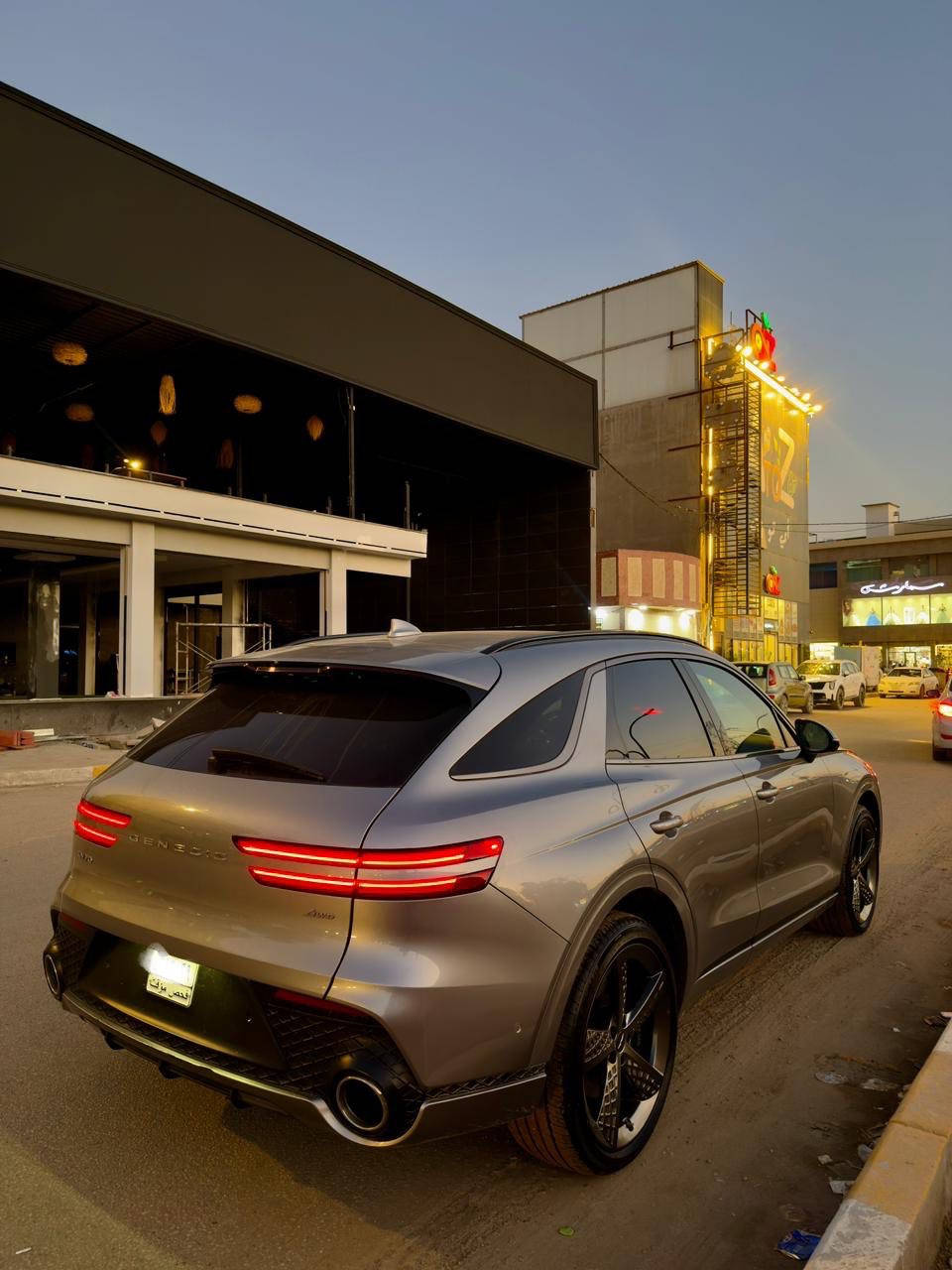 السلام عليكم 
للبيع او المراوس جينيسس gv70 سبورت موديل ٢٠٢٣ بدون رقم ٤ سلندر ٢٥٠٠ تيربو فول مواصفات 
قماره بانوراما 
كشنات تدفئه وتبريد 
مساج بالكشنات 
كشنات كهرباء 
تقديم وترجيع بالريمونت 
كامرات 360 
رادادات 360 
دخول ذكي 
كار بلي اصلي 
بردات خلفيه + بردة صندوق 
باقي المواصفات معروفه 
ملاحظه// 
السياره اي نقص ما بيهه الف متصرف عليهه 
مكان السياره حله 
السعر ٢٨٢$ وبي مجال 
للاستفسار ‭٠٧٨٦ ٢٦٢ ٢٥٧٨‬

