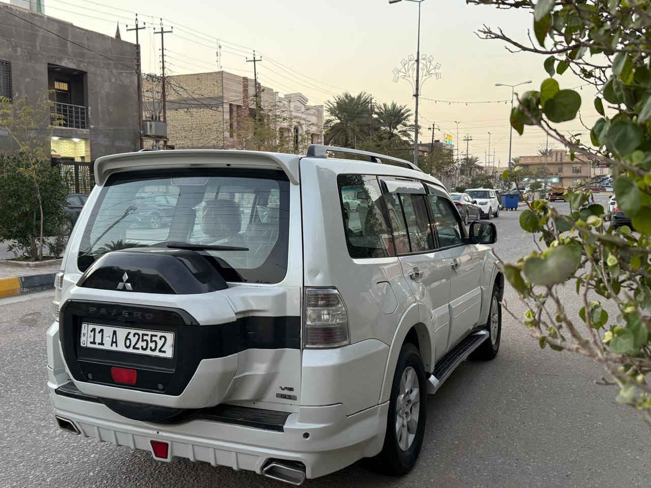 السلام عليكم *********** للبيع باجيرو السعر ١٣٠ خليجيه مكفوله كفاله عامه موديل ٢٠٠٩ لشكل لجديد فقط دعاميات مواصفات السياره حبتور فول ١/١ فتحه بلقماره شاشه وكامرا وحساس كشنات جلد كهربائي فور ويل حاكيه تحكم ستيرن جهتين مري شفط اشاير عل مري تبريد بيانو ٧ راكب ٣ قطع تبريد لايت زنون مكينه وكير وحداديه بحاله ممتازه جدا رقم بغداد انكليزي باسمي سنويه وهزه جديده مشروع وطني سياره في كربلاء
