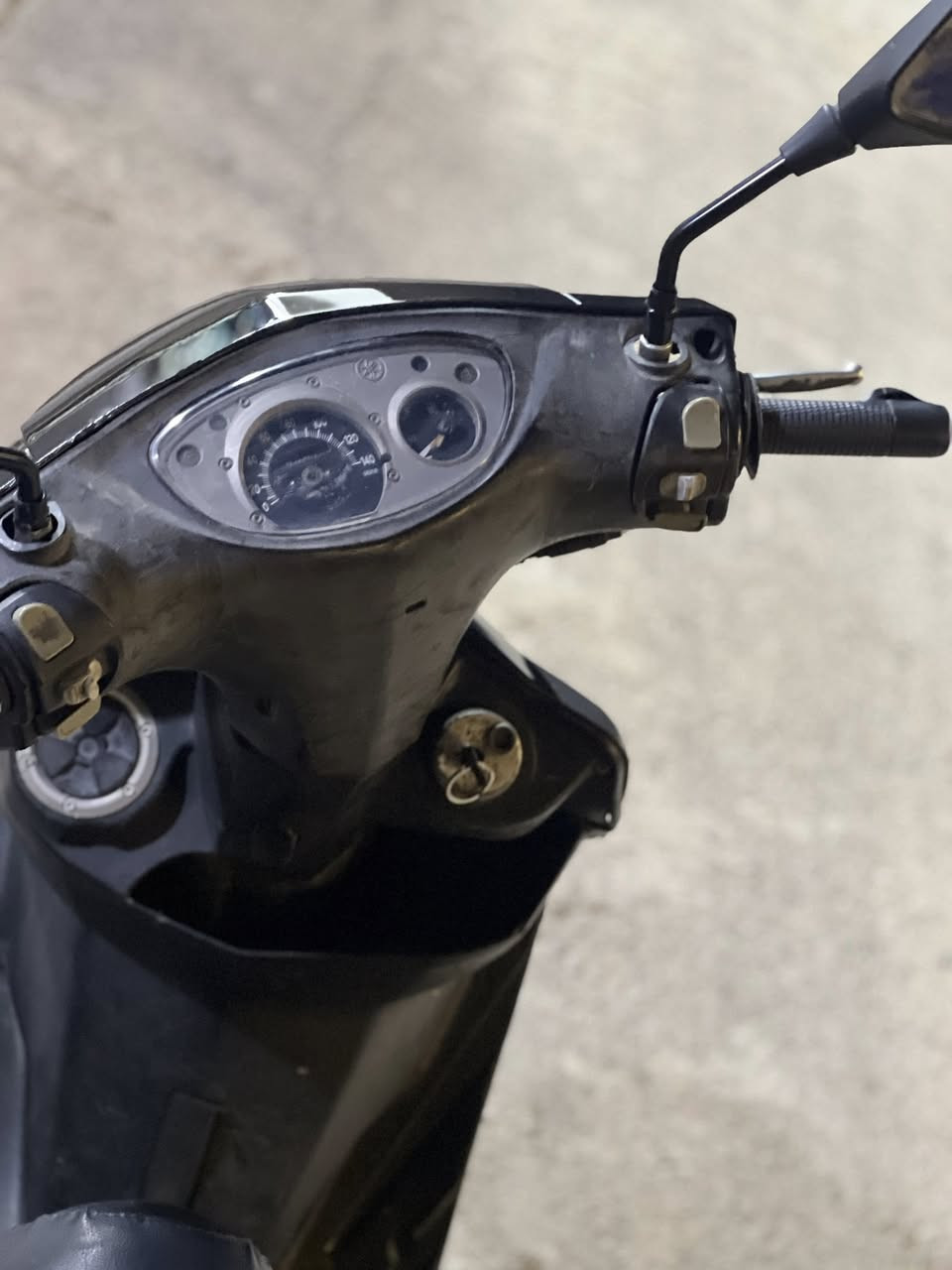 سلام عليكم دراجه ثعلب للبيع
الدراجه كامله نكره سلف رياضي كهربائيات كله شغاله 

تايرات جدد مكينه ناعمه شلعه معدل كفرات الاصليه موجوده نضيفات  السعر 450وبيه مجال بسيط العنوان بغداد الدوره الرقم  واتساب***********رحمه لامك مو شراي لا ضل تعلق وتخابر
