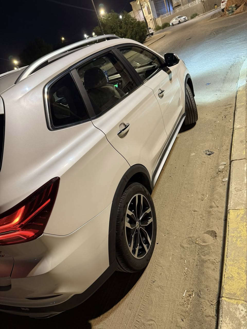 سلام عليكم للبيع ام جيRX5
***********
2000تيربو 
موديل 2020
كفاله عامه عده دحجه صغيره بلبنيد  
رقم بغداد بسمي مداور ثاني يوم 
ماشيه (98000)
مواصفاته 
١.تحكم ستيرن جهتين
٢.شاشه 
٣.تبريد قطعتين 
٤.مثبت سرعه 
٥.نزول منحدرات 
٦.سايد بريك بصمه 
٧.وضعيات قياده سبورت ايكو 
٧.بصمه 
٩.بصمه ابواب 
١٠.كامره خلفيه حساسات
١١.اوتو هولد 
١٢.مانع نزلاق 
١٣ تحكم عدسات 
١٤ تحكم مري 
تخم تاير جديد  
جديده معايزه شي
