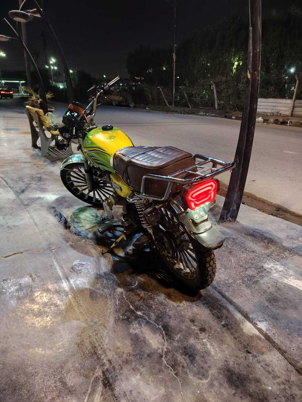 سلام عليكم دراجه سيفان ٢٠٢٤ شهر ال١٠ للبيع نضيفه ا ناقصه شي من ايدك الشارع مال شغل محرك ما مفتوح رايده ب ٦٥٠ وبيه مجال بغداد البياع ***********
