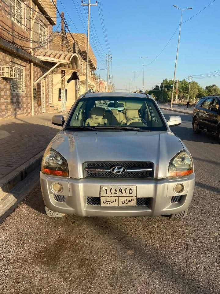 السلام عليكم
توكسان 2009 مكفوله ما عدا البنيد بي معجون 
تخم تاير حداديه تبريد كله جديد ما عايزه برغي 
السعر107 
رقم الهاتف: ***********
