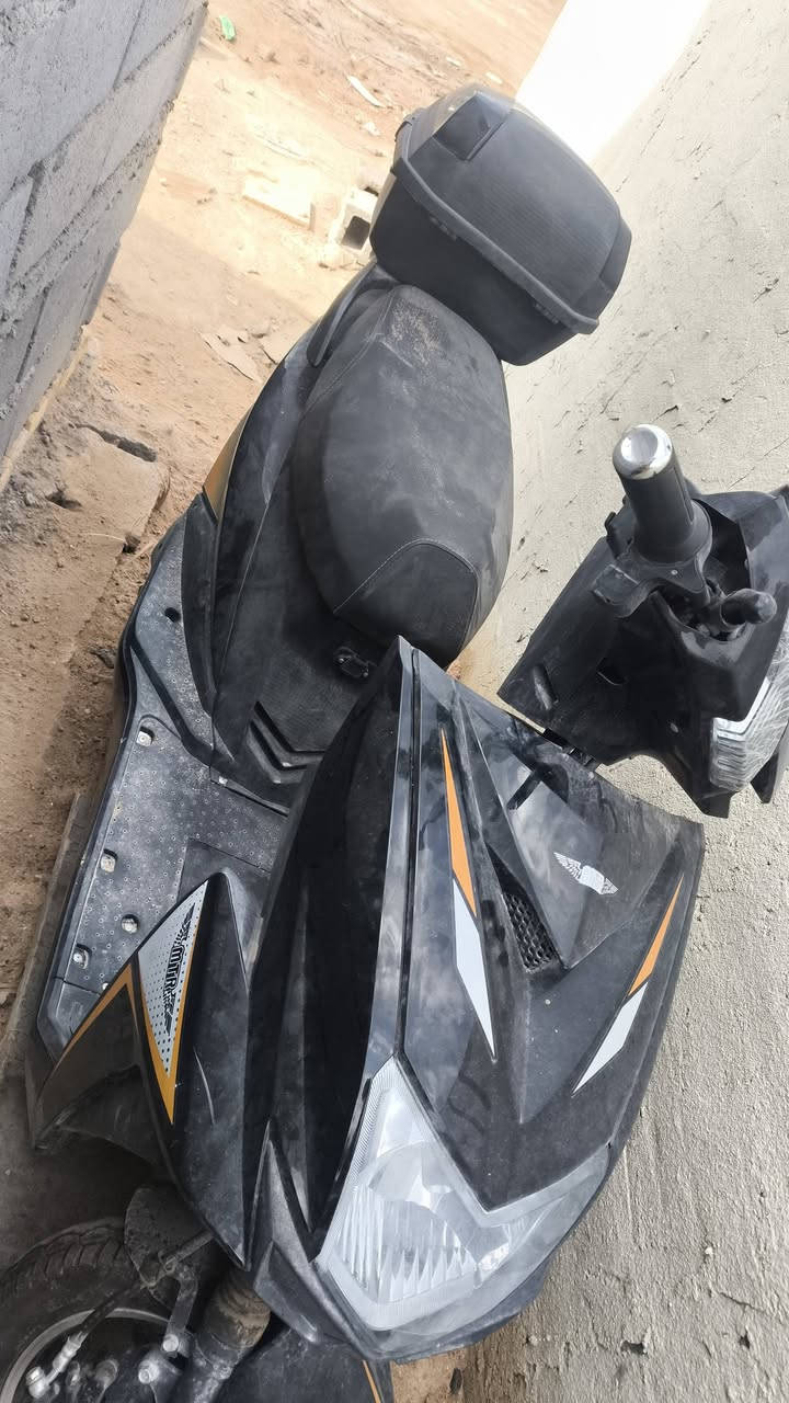 سكنس 6بطاريات ملف 2000
البيع البطاريات تحتاج تبديل 
500

***********
