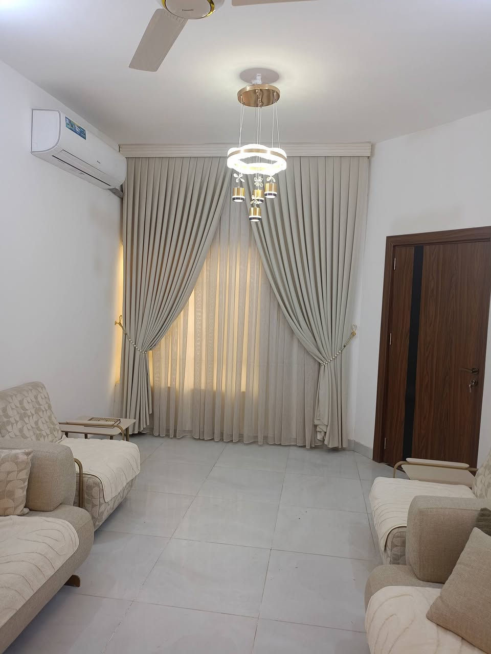 بيت للايجار 200م ام الخيل. طابقين غرفتين نوم صاله استقبال مطبخ صيحات  حديقه🌴🌴 كراج🚗 
مطلوب عائله 3 نفرات 
مؤثث  كاونتر للمطبخ بردات منضومه نت ضوئي ماطور 
للاستعلام 
📞 ***********
📲 علي الجبوري /ابو مهيمن
