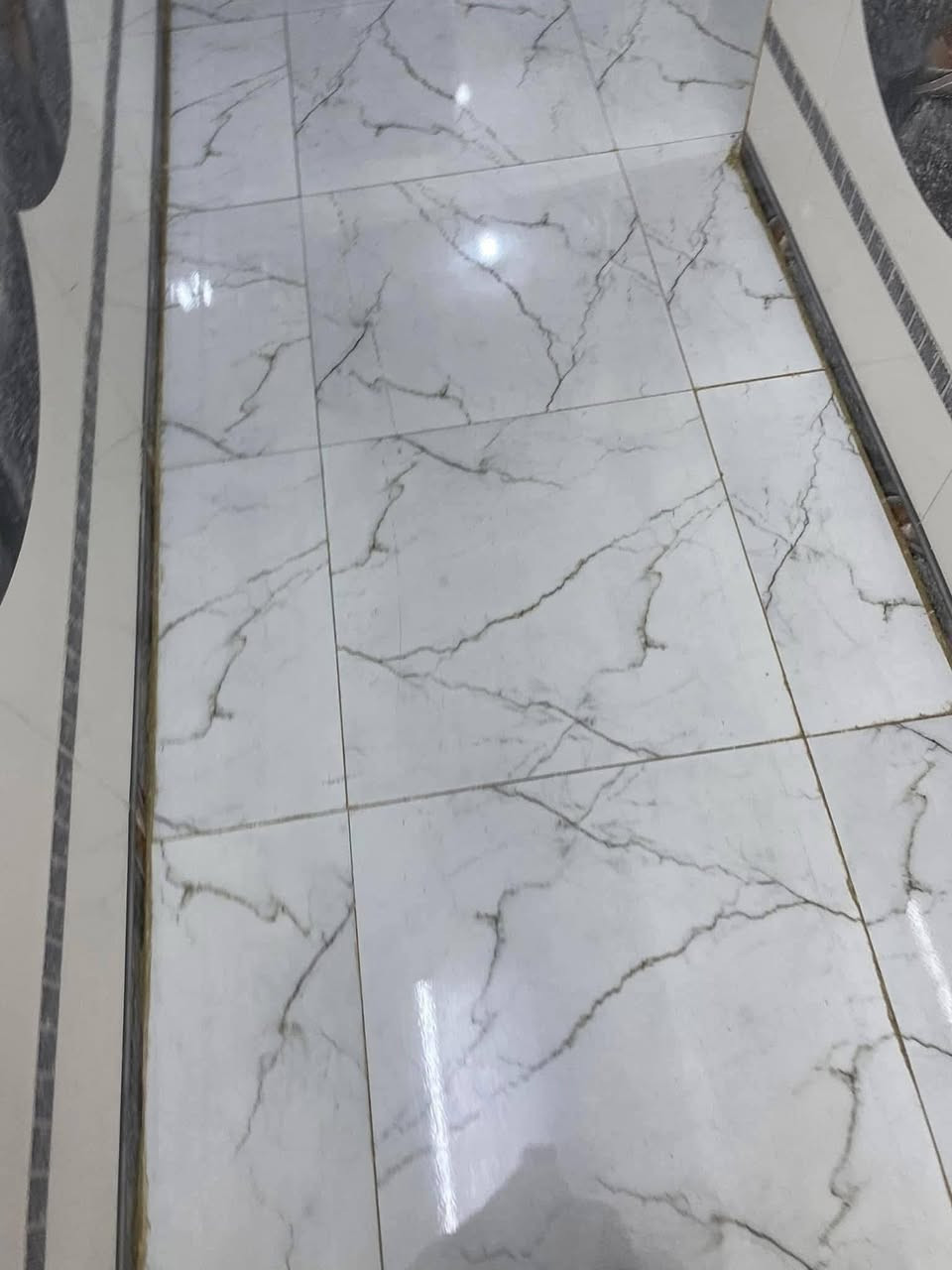 سلام عليكم الدار للبيع طابقين مساحه 100م طابو صرف بسمي في منطقه حي الجمعيات نهايه شارع 20 خلف أسواق حيدوري بناء حديث البناء غرفه ستقبل مطبخ صاله صحيات غرفه نوم منور صحيات خارجيه البناء الفوك غرفتين نوم وصحيات تواصل واتساب ***********
