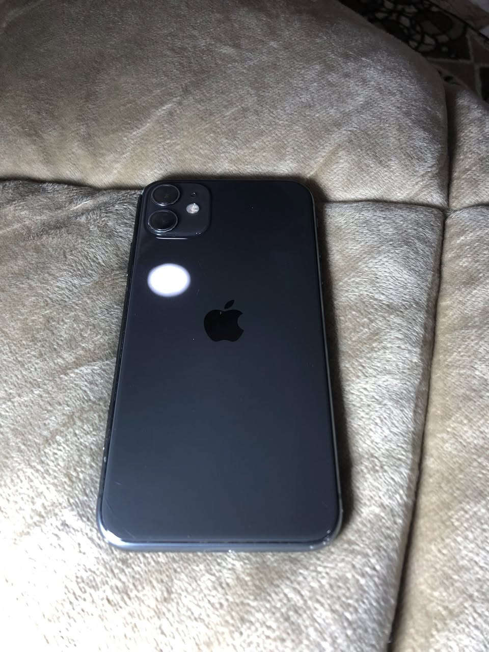 ايفون 11 عادي يدعم اخر تحديث ios26.2
مبدل بطاريه 🔋 وشاشه اصليه فيس ايدي شغال 
ذاكره 128 جهاز نضيف 85‎%‎ 
سعرر  المطلوب 200 وبي مجال 
هذا رقمي متواجد واتساب او اتصال ‭0776 908 7375‬
