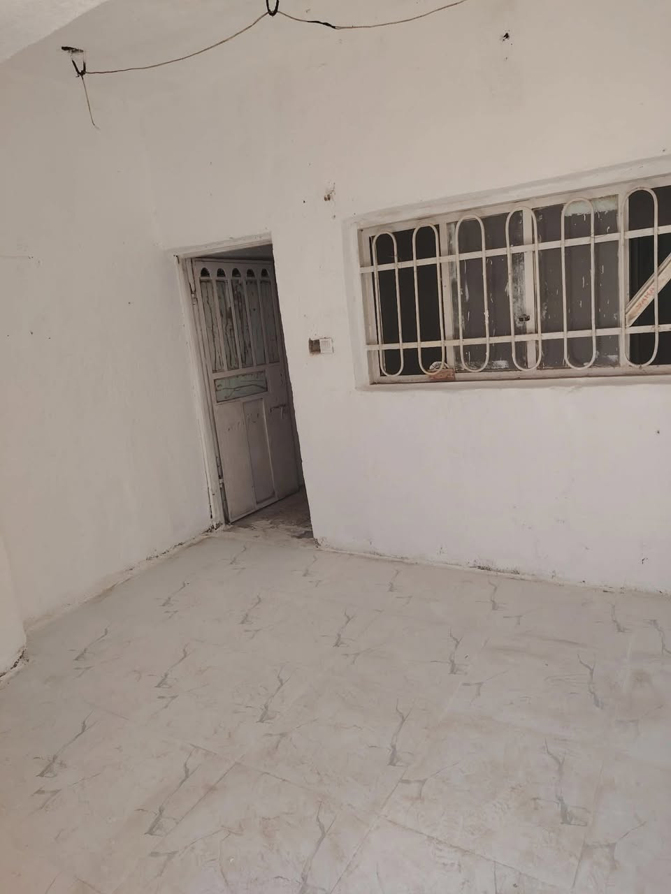 بيت للايجار في حي الظباط يحتوي على غرفة+صالة+مطبخ+طارمة+صحيات للاستفسار الاتصال على الرقم ***********
