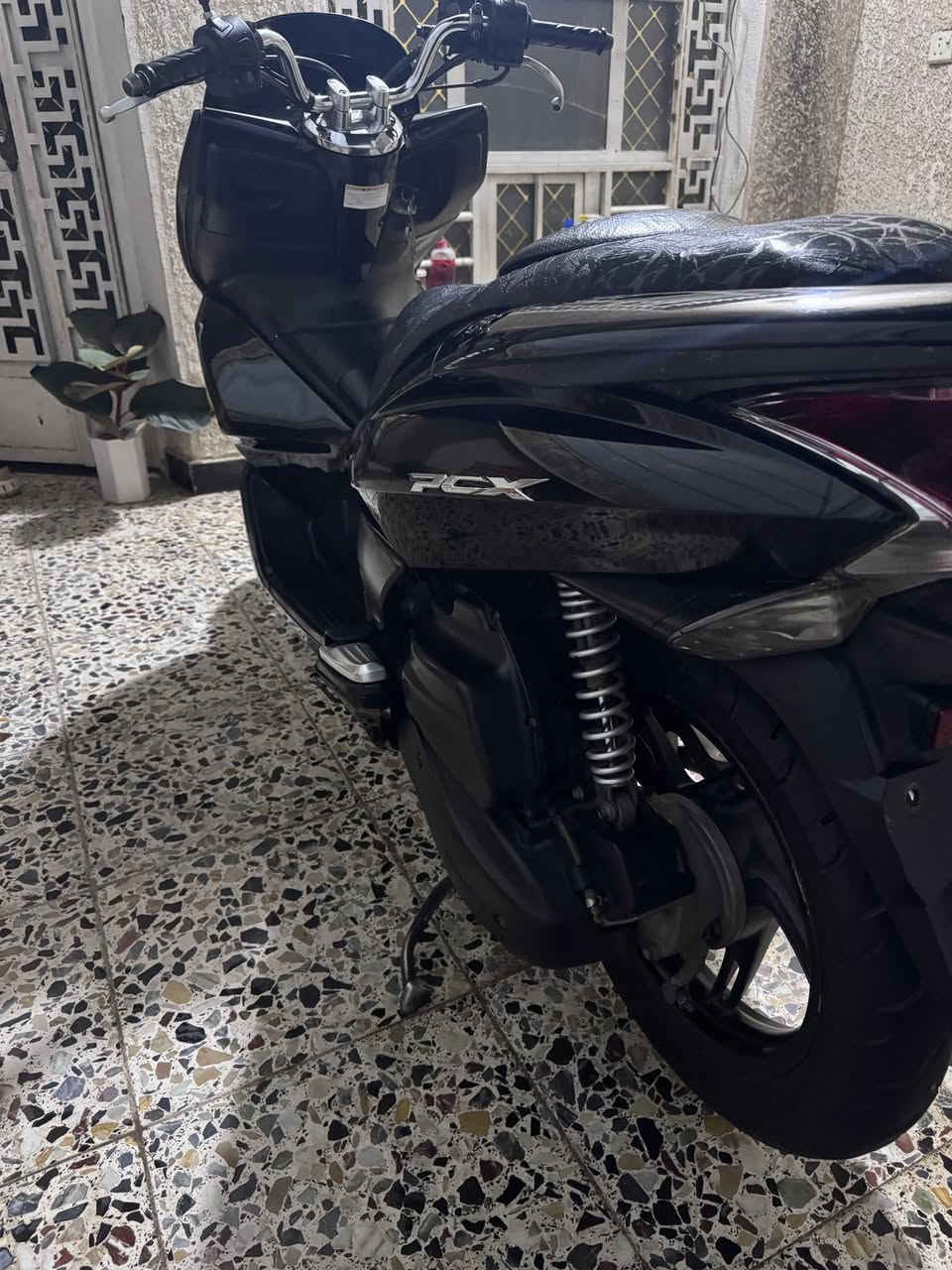 سلام عليكم PCX جيل اول ياباني JF
كفاله كفر ومكينه بلادي شخط واحد مابيهة 
صالنصه رياضي ☑️ستان حساس ☑️ 
حساس زدحام ☑️ منفيسهة وياها ☑️ 
شرط المكينه متسمع صوتهة جيب فيتر وتعال افحص ابيعلك من باب البيت السعر 1575وبيه مجال مكاني الامين الثانيه رقمي ***********
