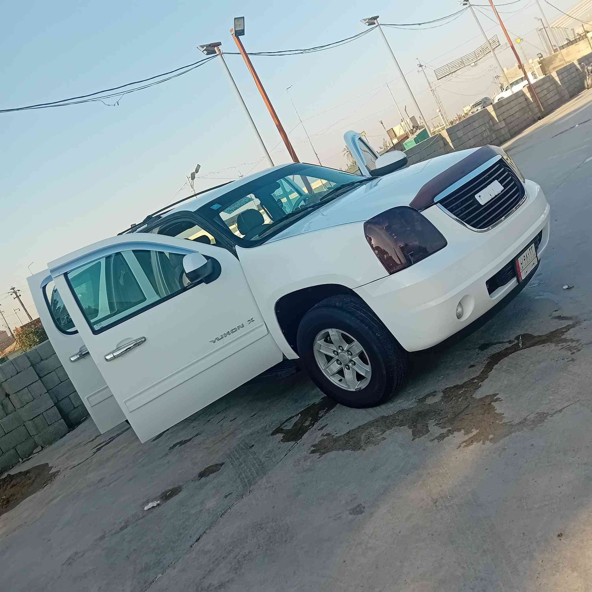 السلام عليكم جمسي يوكن للبيع ٢٠٠٩ اصل رقم بغداد اماني مشروع وطني أجره السعر 150
سياره خليجيه بيه طخه بصيطه بين الباب والجاملغ الأمامي فقط سياره جاهزه للعمل مابيه اي نقص تخم تاير تبريد تدفئة باتري جديد صدر ربل قماره كير اكسل للستفسار الأتصال على(***********)
