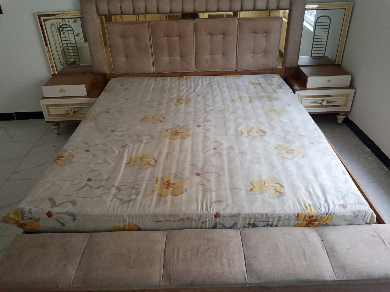 للبيع مكانها تكريت ل850.    9 قطع نضيفة جدا


**إذا كنت صاحب هذا الإعلان وتريد حذفه لأي سبب، رجاءا أرسل رسالة إلى الدعم الفني**