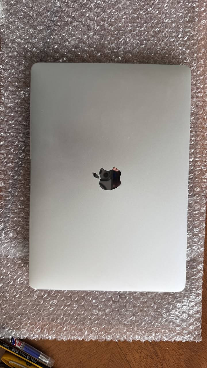 🔥 للبيع: MacBook Pro 2020 (شبه جديد) 🔥
لابتوب نظيف جداً ، خالي من أي شخوط أو عيوب.
💻 المواصفات:
الموديل: MacBook Pro 2020
حجم الشاشة: 13 بوصة (13-inch)
الرام (RAM): 8 جيجابايت
التخزين: 256 جيجابايت SSD
🔋 حالة البطارية:
الحالة: Normal (طبيعية جداً)
عدد دورات الشحن (Cycle Count): 74 فقط (استخدام قليل جداً)
✨ الحالة العامة: الجهاز نظيف جداً (Like New) وبدون أي خدوش.
💰 السعر: 580,000
📞 للتواصل: ***********
