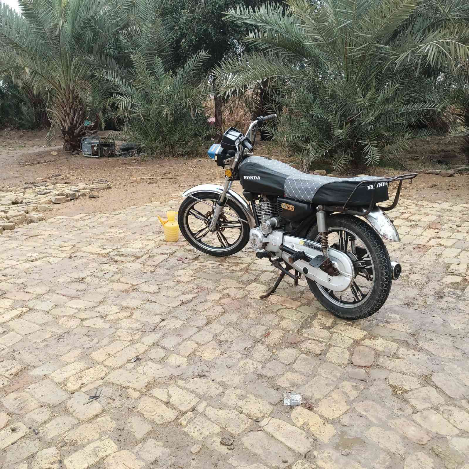 سلام عليكم البيع سيفان موديل 21أوراق كامله المكان العماره الطبر سعر 600وبيها مجال ***********
