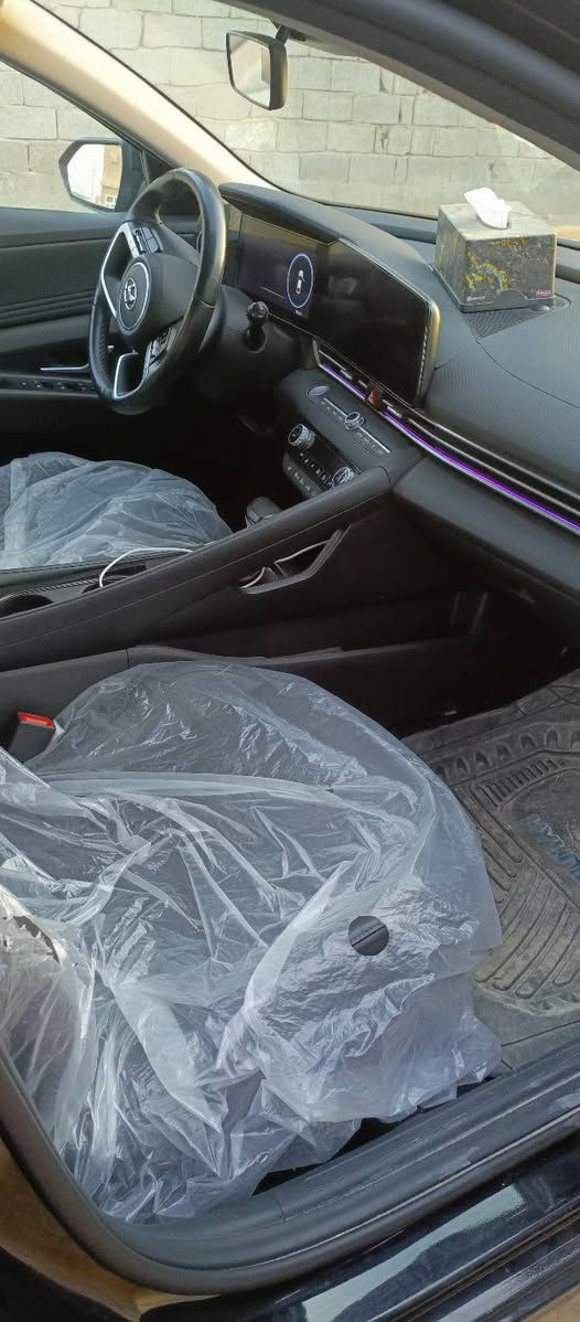 بسم الله 
النترا هايبرد 23
بيها بنيد وجملق مصلحات نفسهن
فول مواصفات 
بااسمي 
السعر 148
وبيها مجال 
***********
