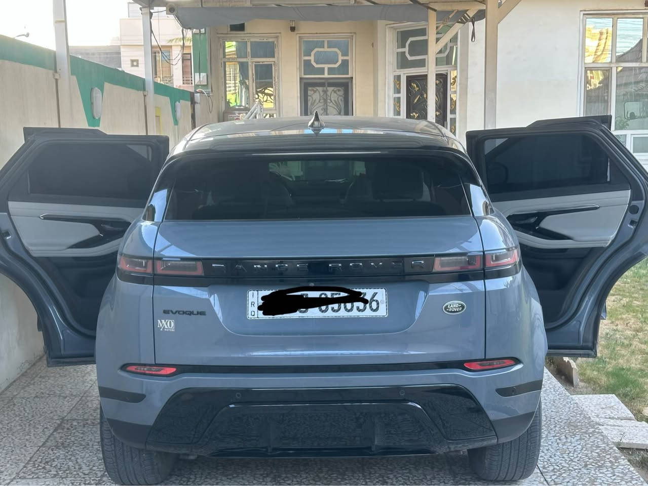 🔥 للبيع أو المراوس مع دفع الفرق 🔥
🚘 رنج روفر إيفوك 2022�واحدة من أجمل وأفخم السيارات الشبابية والبناتية، لونها السمنتي المزرق المميز والمرغوب جداً.
✅ ماشية 35 ألف كم فقط�✅ محرك 2000 تيربو�✅ اقتصادية بالوقود، التفويلة تمشي حوالي 580 كم�✅ صيانة منتظمة وحالتها ممتازة�✅ مكفولة من الصبغ�✅ بحالة الوكالة تقريباً وما بيها أي ملاحظات
📌 للتوضيح:�السيارة صار بيها حادث خفيف جداً، عبارة عن دعامة وجزء بسيط من البانيد، وتم تبديل القطع من شركة سرداد بنفس لون السيارة الأصلي، والسيارة مكفولة من الصبغ.
✨ السيارة على الطبيعة أجمل بكثير من الصور.
🎥 متوفر فيديو تفصيلي كامل للسيارة للجادين.
💰 السعر: 285.00 دولار نقداً�وموجود مجال للتفاوض للزَبون الجاد.�وللعلم وصل سعرها سابقاً إلى 34 ألف دولار، لكن بسبب ركود السوق تم تخفيض السعر.
📞 للاستفسار والتواصل:�*********** بغداد, العراق
