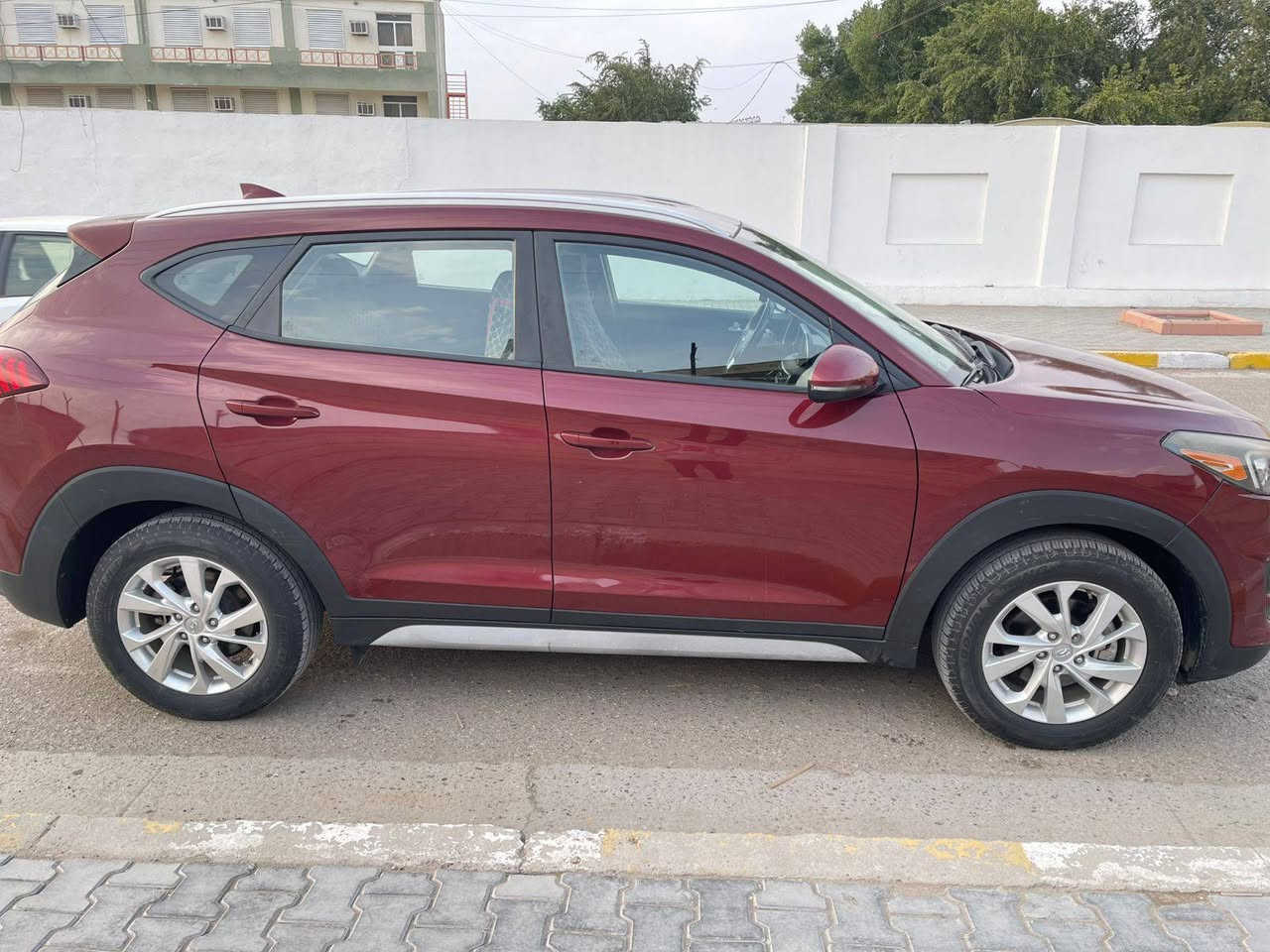 للبيع توسان جديده ٢٠١٩ فور ويل مواصفات كلش حلو اتعرفون توسان مواصفات بيها ماشيه قليل العداد كدامكم وارد امريكي بيها ضربه  من الامام بنيد بي صبخ وجملاخ السعر ١٦٣ ورقه بيها مجال الطيبين رقم موبايل ***********
