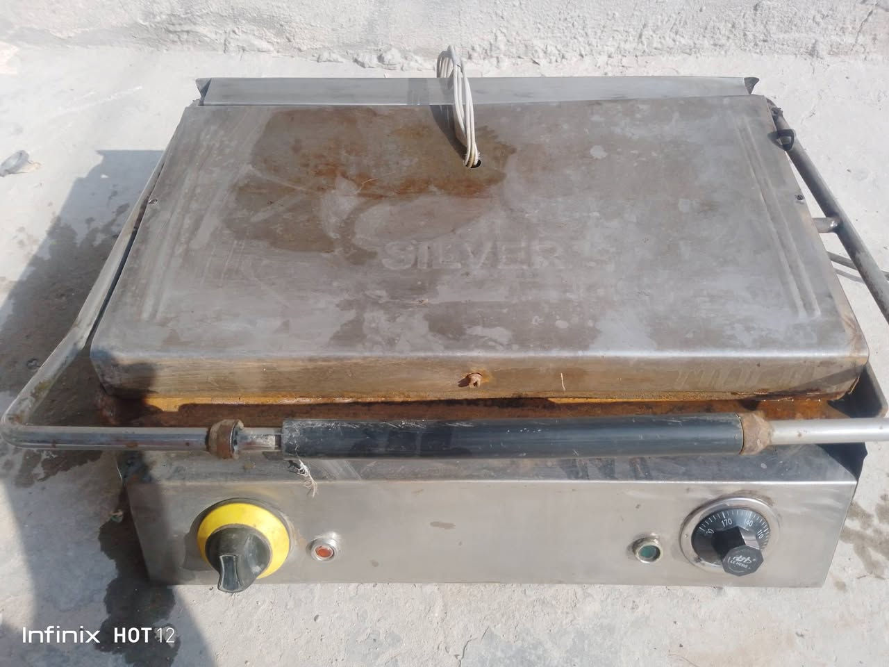 كابسه شاورمه. خبز صاج للبيع السعر مناسب  مكان كوفه شارع المعمل ***********
