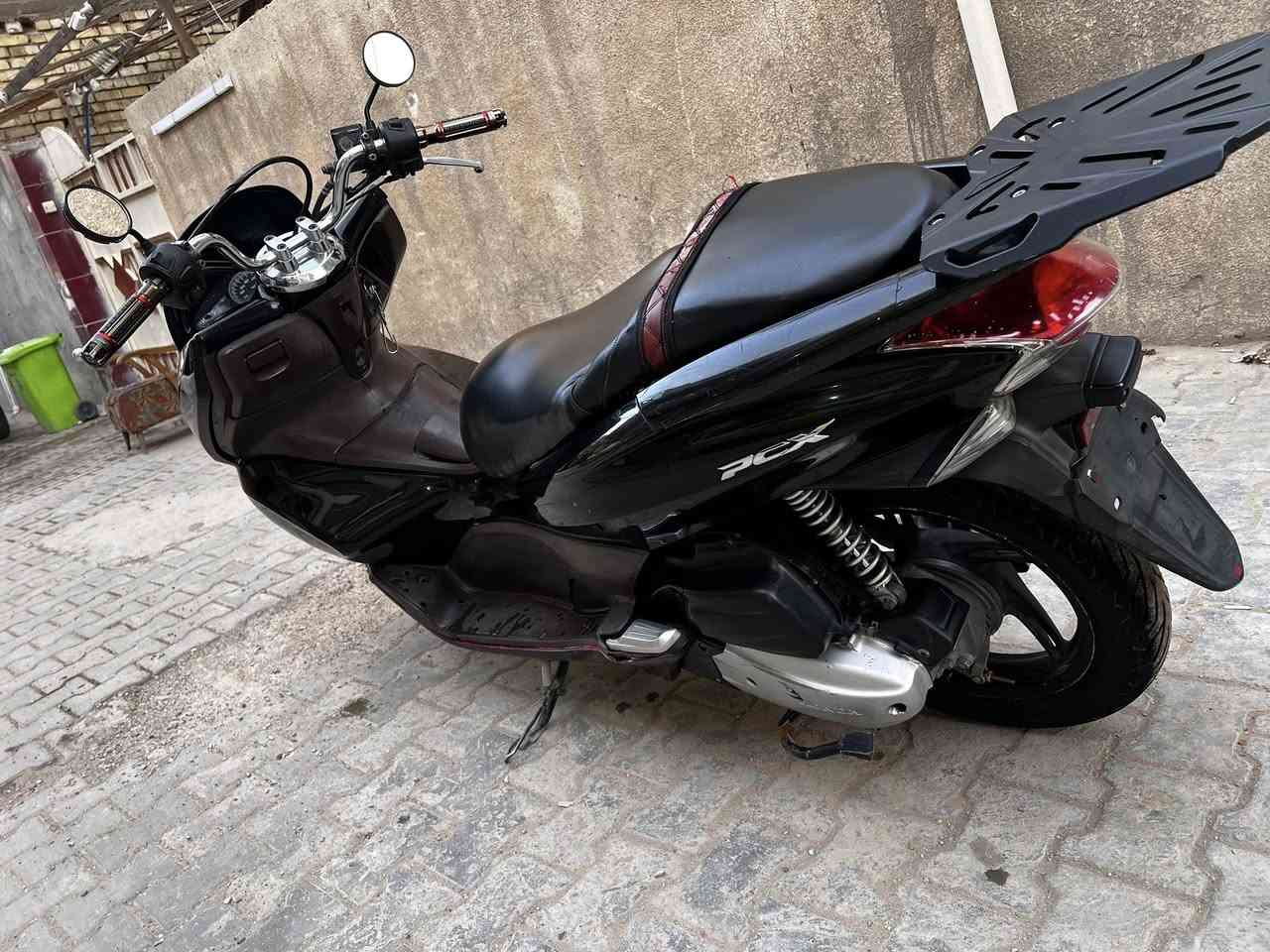 السلام عليكم pcxجيل اول ياباني الدراجه جديده ومحرك مكفول  السعر مليون و200 المكان بغداد ساحه عدن الرقم ***********
