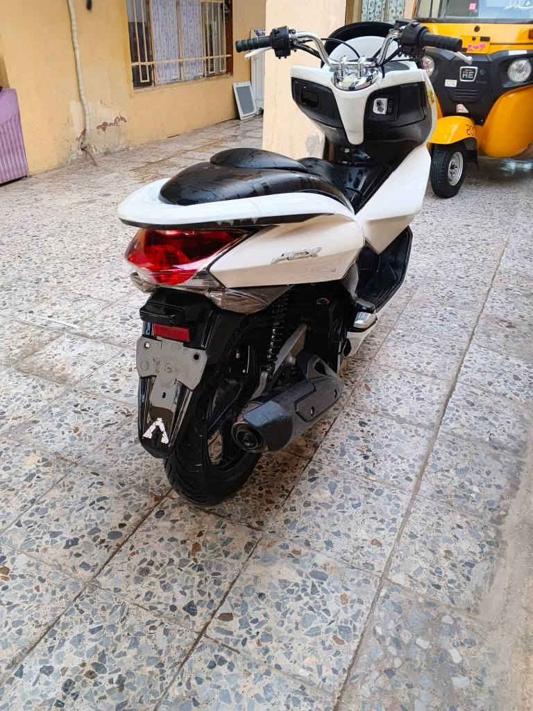 سلام عليكم
دراجه pcx
للبيع جيب الأول 
كفاله عامه 
سرعة مليون و500 وبيها مجال 
رقمي ***********
