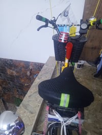 بايسكل بناتي جديد ومتعوب عليه يشهد الله ظامه فوك حته ما اطلع بي حجم 27...