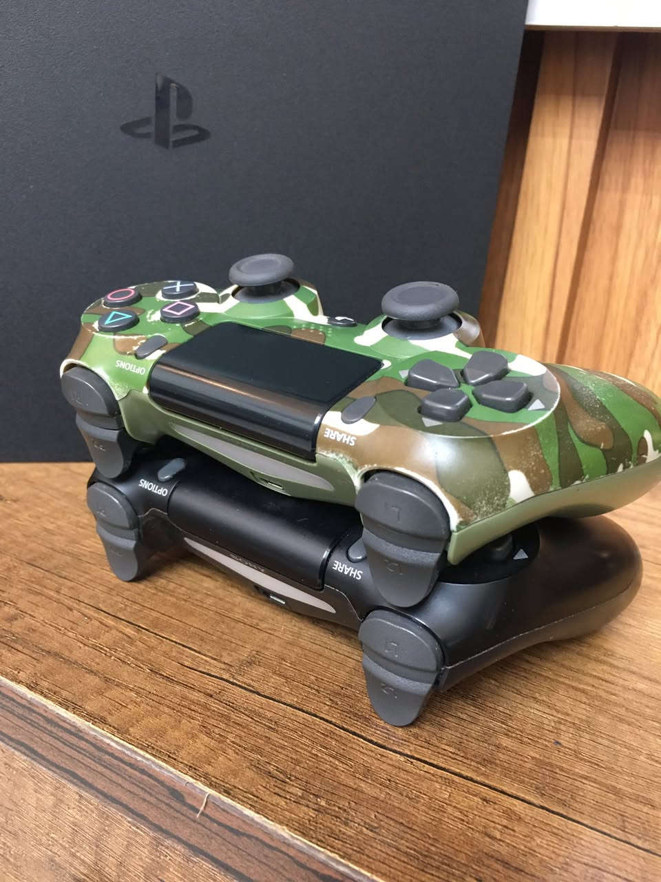 سلام عليكم
بلي 4 سلم  اجاني هدية قبل شهرين  
استخدام جدا قليل ملحقات كاملة مع الكارتون يدة اضافية. ويا قرصين .السعر 250 

ايفون 11عادي  ذاكرة 64 بطارية 82 بلاد جهاز نظيف ومامفتوح السعر   225 

اذا اكو مراوس بايفون فقط 
اي  أستفسار ***********
