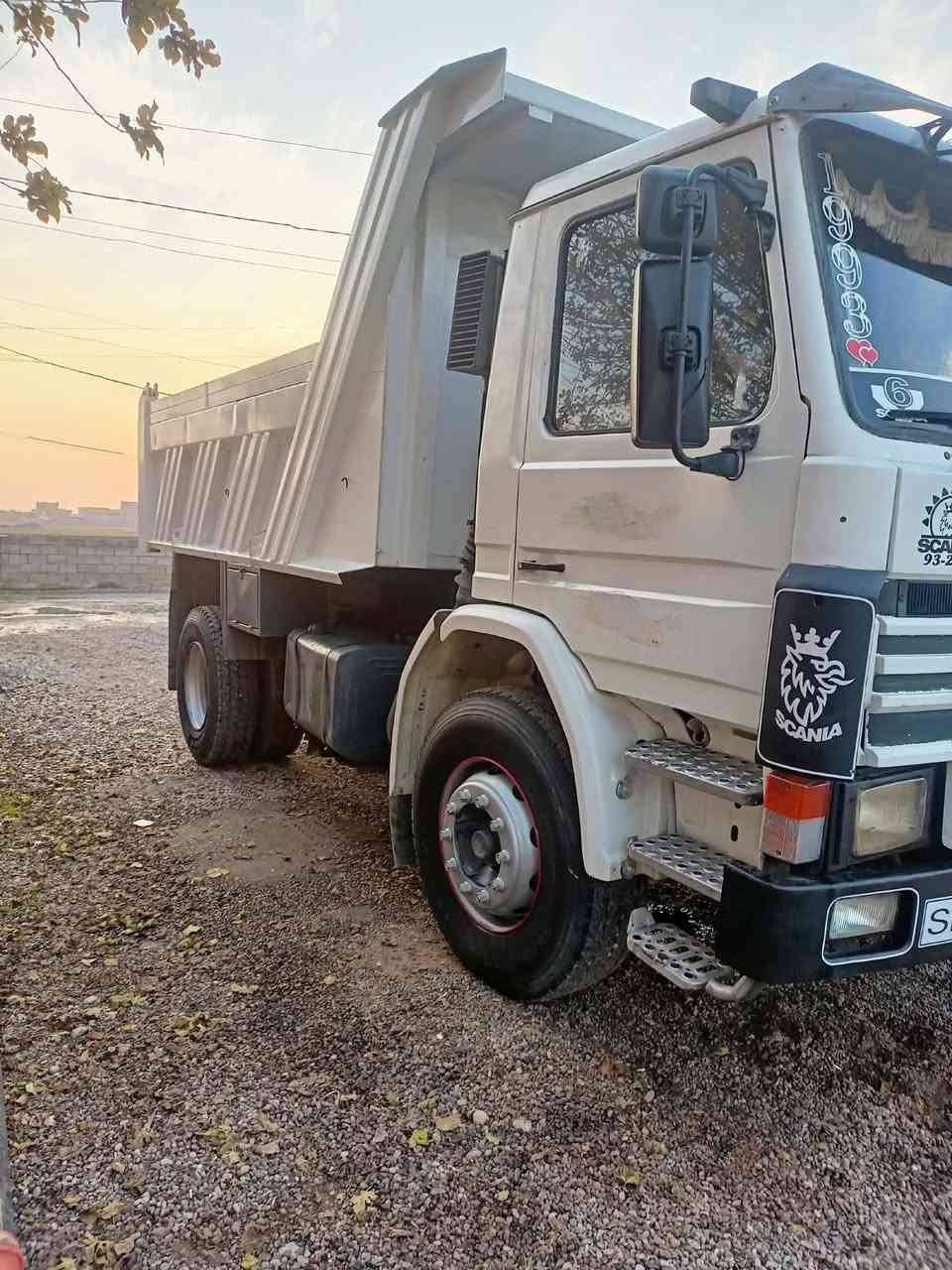 للبيع 
سكانيا فطيمه گرماوي 
حجم93. موديل 93 
سياره مكفولة كفالة عامه 
شرط قطره صبغ مابيها 
شرط بعدها وضع شركة 
طخم تاير جديد زوج باتريات جدد
بم نوزل معمر جديد تبريد  شركه 
كهربائيات  من الدعاميه لدعاميه كلو شغال 
رقم دولي ب أسمي سنويه تاريخ النفاذ.    30.12.2030
 
للاستفسار.  ***********
