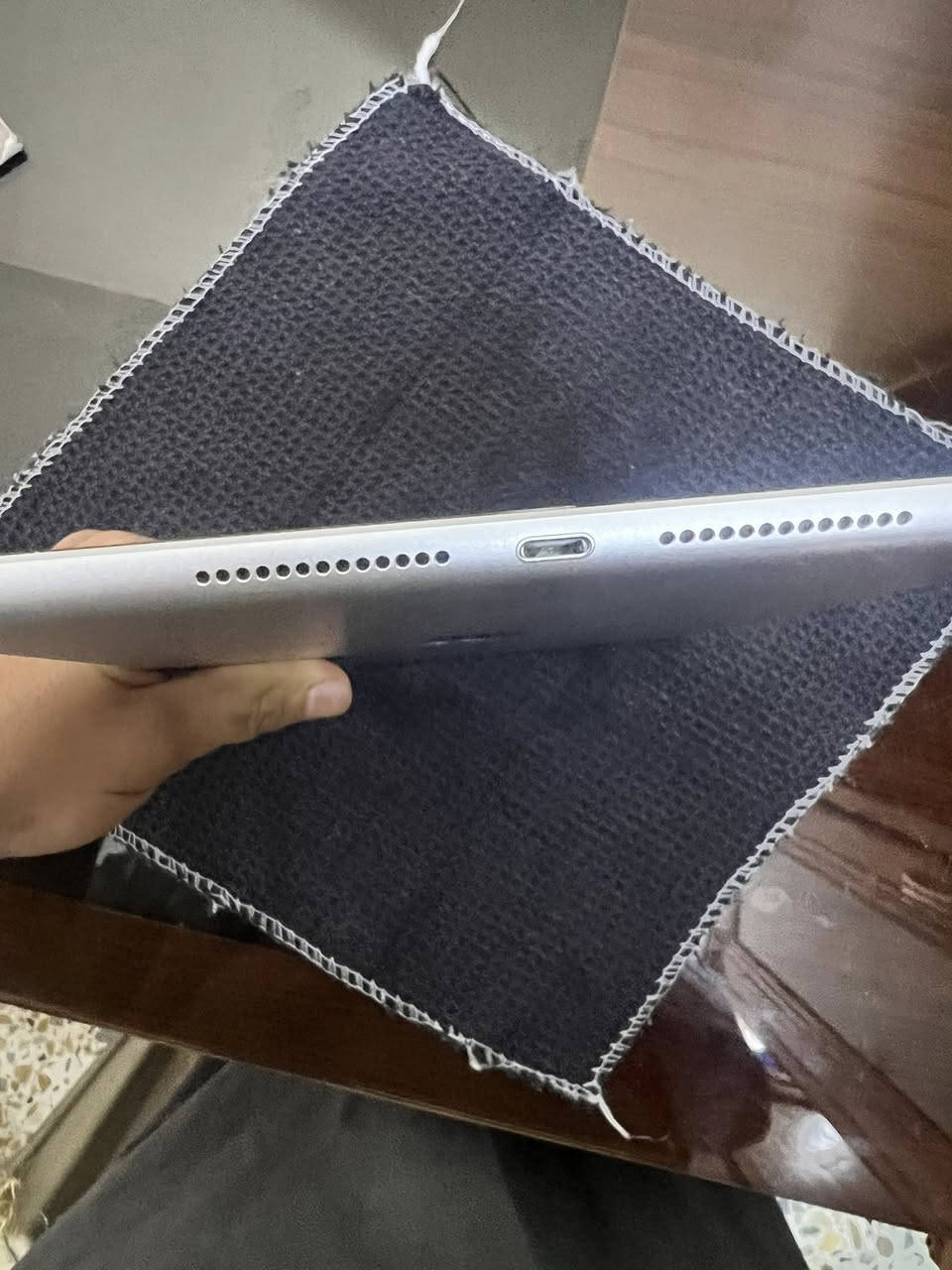 للبيع iPad 9 – 64GB
اللون سلفر، نظيف جداً مثل الصور
البطارية 87%
الجهاز استخدام شخصي وشغال ممتاز، بدون أي مشاكل
وياه الكفر
بدون شاحنة
السعر: 245 ألف قابل للنقاش 

📞 ***********
