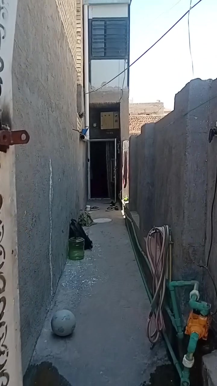بسم الله رب البدايات نبدء.         دار للبيع سند ٢٥ زراعي طابقين مساحه 60m زعفرانيه نهايه الاربع شوارع شارع كراره تفاصيل عالخاص.        ابو علي وحسين ***********
