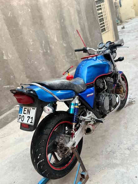 السلام عليكم اخوتي الطيبين  دراجه سبي فور400  16والف. نضافه مثل ما جاي تشوف بعينك
وراق أصولي كمرك مدفوع  شرط 1و2و3بطناش 
  
(  مكفوله كفاله عامه  دراجه-- كير-- مكينه ---كهربائيات ---تايرات ))
عليها ادامه كامله 

 معدل شرط 180 وتعبر  

كلشي  شغال بيه كهرباياته كامله    جاهزه عل الاخير
 نكره بكل وقت نضافته كدامك
السعر 1700
الشراي يتصل

//***********///
مكاني بابل--الشراي يتصل--وعيوني له
