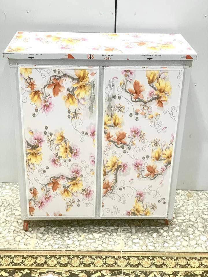 كومدي المنيوم جديد
ً
الطول ٩٥ سم
‏‎العرض ٧٥ سم 
‏‎العمق ٣٥سم 
‏‎يوجد خدمة توصيل لكافة محافظات العراق بغداد, العراق


**إذا كنت صاحب هذا الإعلان وتريد حذفه لأي سبب، رجاءا أرسل رسالة إلى الدعم الفني**