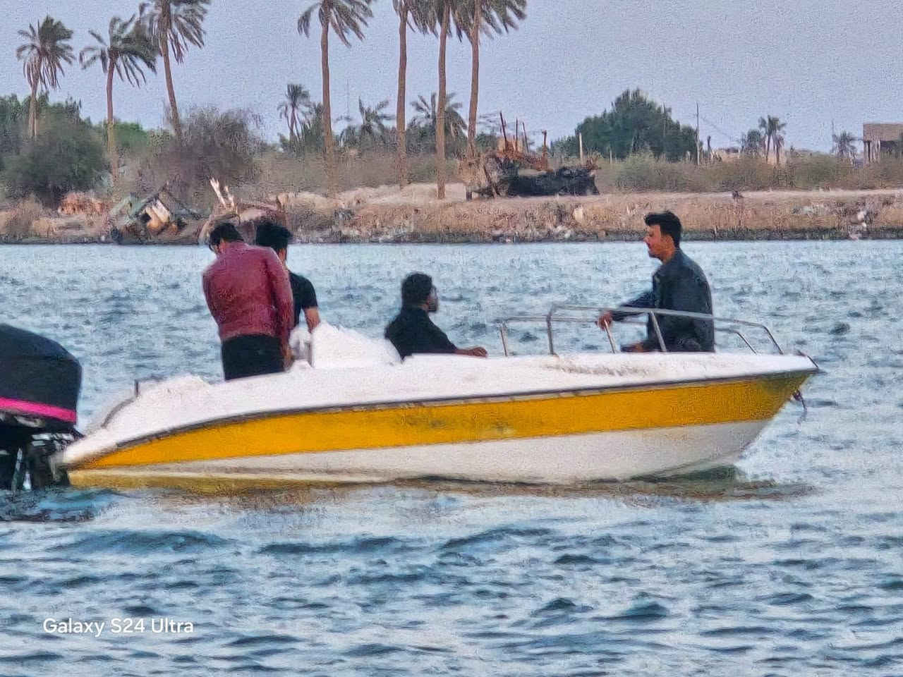 طراد للبيع مكينة 150 ميركري التميت  البصرة شط العرب (*********** —***********) للاستفسار واتس او اتصال
