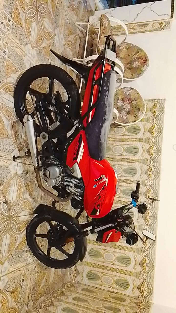 سلام عليكم دراجه كي واي ايطالي دراجه قويه بمعنه الكلمه رقم وسنويه مكاني البصرا كرمت علي السعر خاص رقم ***********

