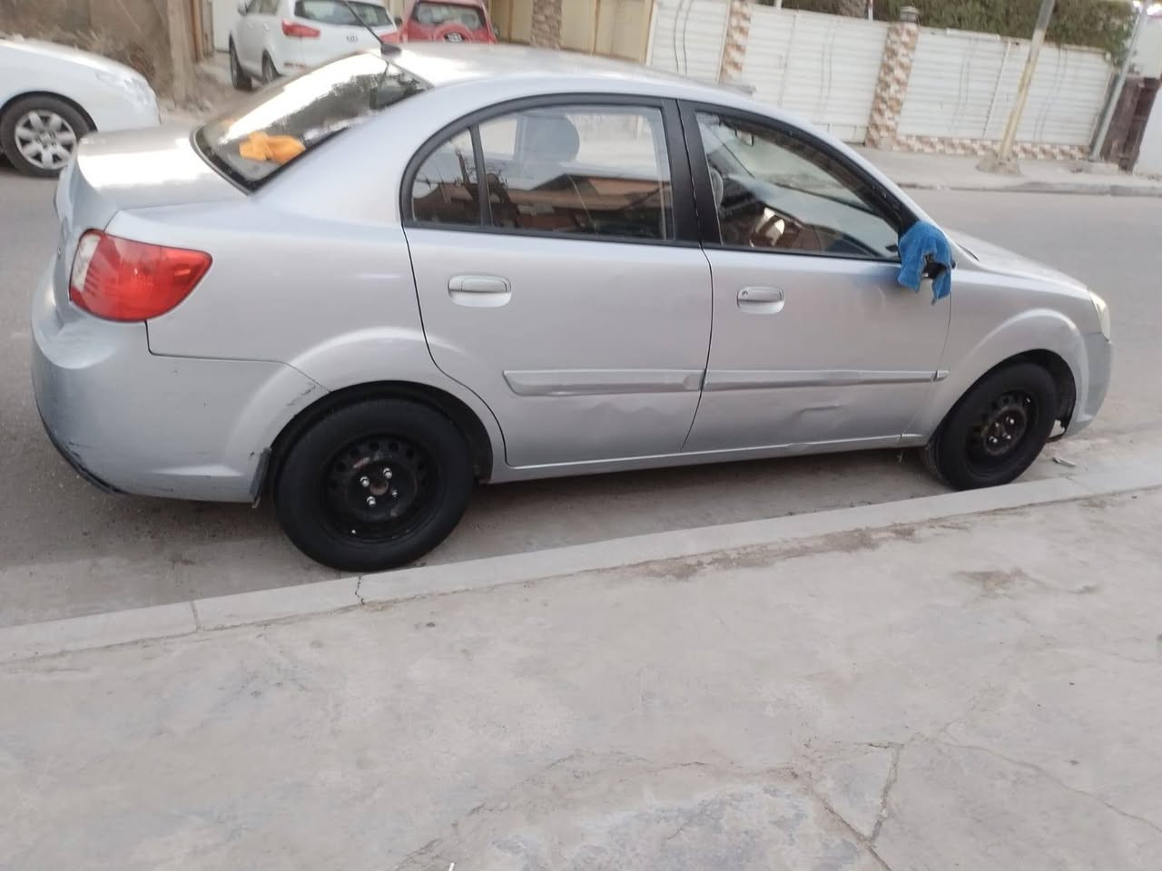 السلام عليكم
كيا ريو 2011 شركه العامه مكفوله من الضربه والصبغ فقط بارد 

مكينه ١٦٠٠

جام كهرباء

كير عادي

تحكمات ستيرن

سماعات سستم

شاشه

كاميرا

اشاير بالمري وكهرباء

تخم تاير جديد

رقم أربيل دولي شرط التحويل

مكاني بغداد الغزاليه

السعر 83ورقه 

***********
