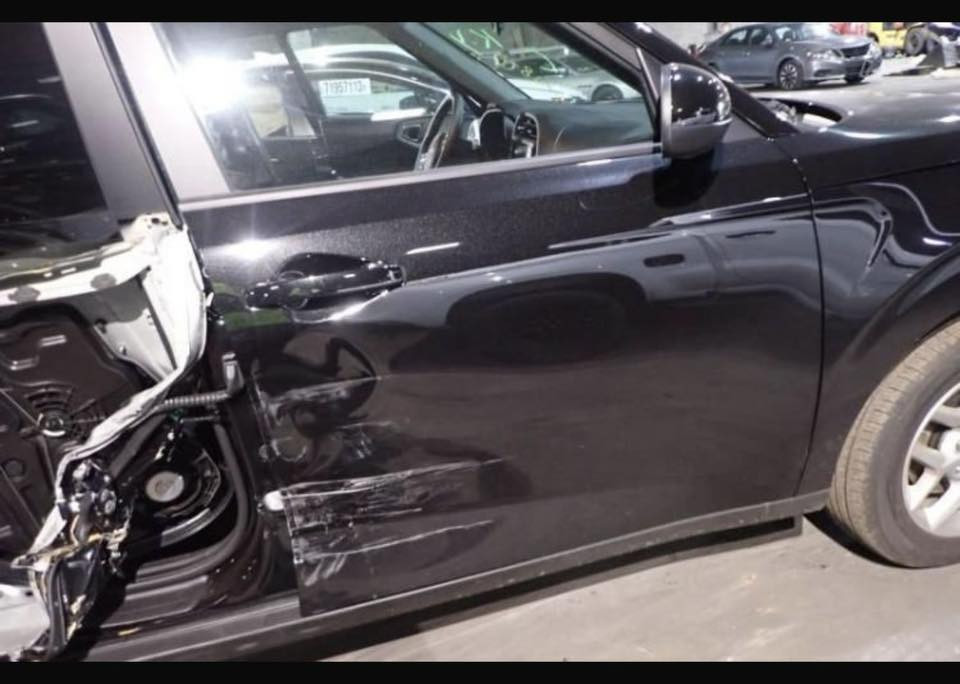 السلام عليكم 
للبيع 
Kia soul 2023 وارد 
ماشيه 85 Km 

الضرر موضح بالصور : 
تبديل باب عكس السايق خلفي حادث امريكا

صبغ جاملغ امامي ايسر حادث داخل العراق 
جاملغ امامي ايمن تعديل بارد فقط كما موضح في الصور 

رقم بغداد 

مواصفات : 
شاشة 
ابل كار بلاي 
اوتو ستوب 
مانع انزلاق 
وضعيتين قيادة 
تحديد مسار 
نقطة عمياء 
مثبت سرعة كروز

سعرها 145 ورقه 🔒 قفل

الموقع بغداد 
للتواصل ***********
