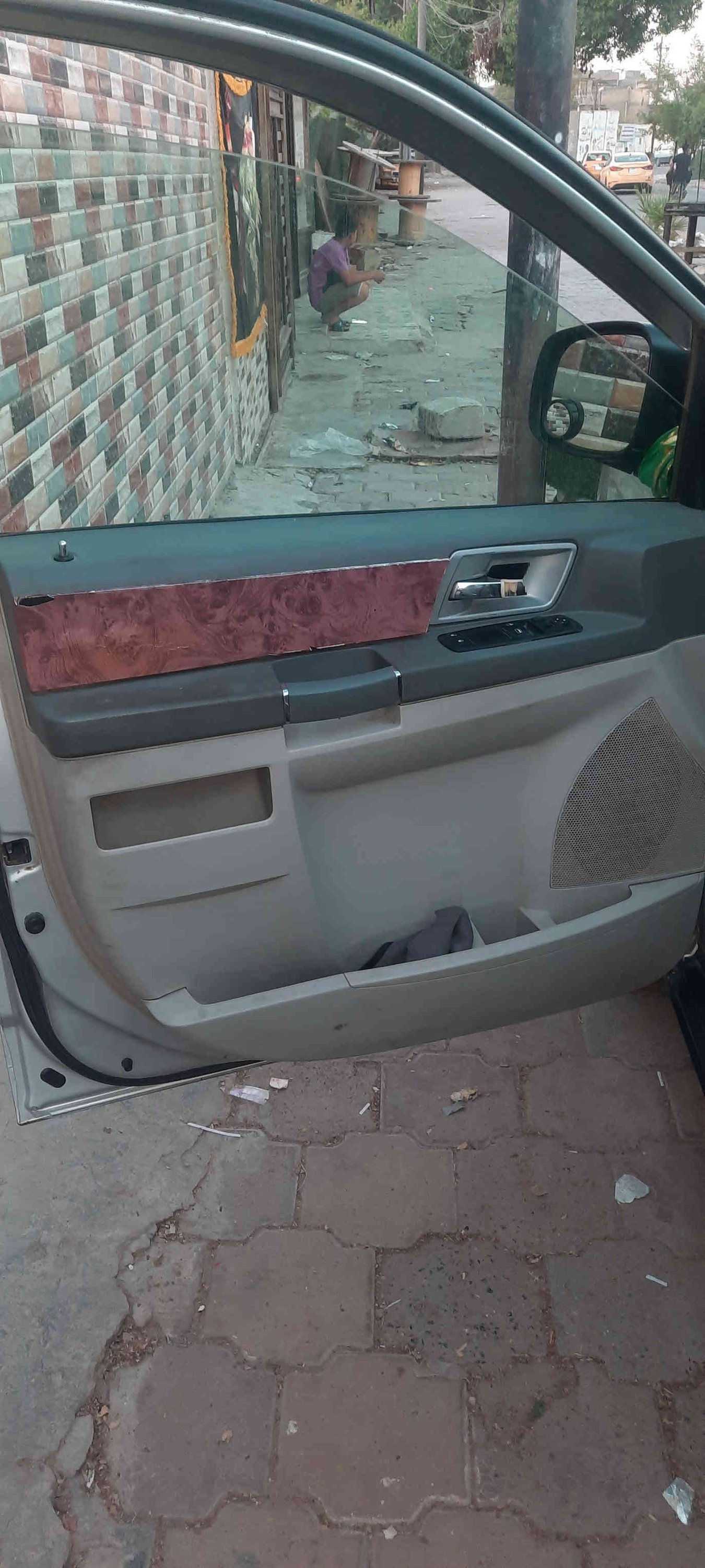 السلام عليكم ورحمة الله  كرفان دوج كلايزر موديل ٢٠٠٨ اربع قطع صبغ جماليه
تبريد فقط غاز صدر أمامي خلفي نضيق تخم تايرات جديد كير مكينه مكفولات  عنوان بغداد السعر ٩٥ بيه مجال حق الجيه رقم هاتف ***********
