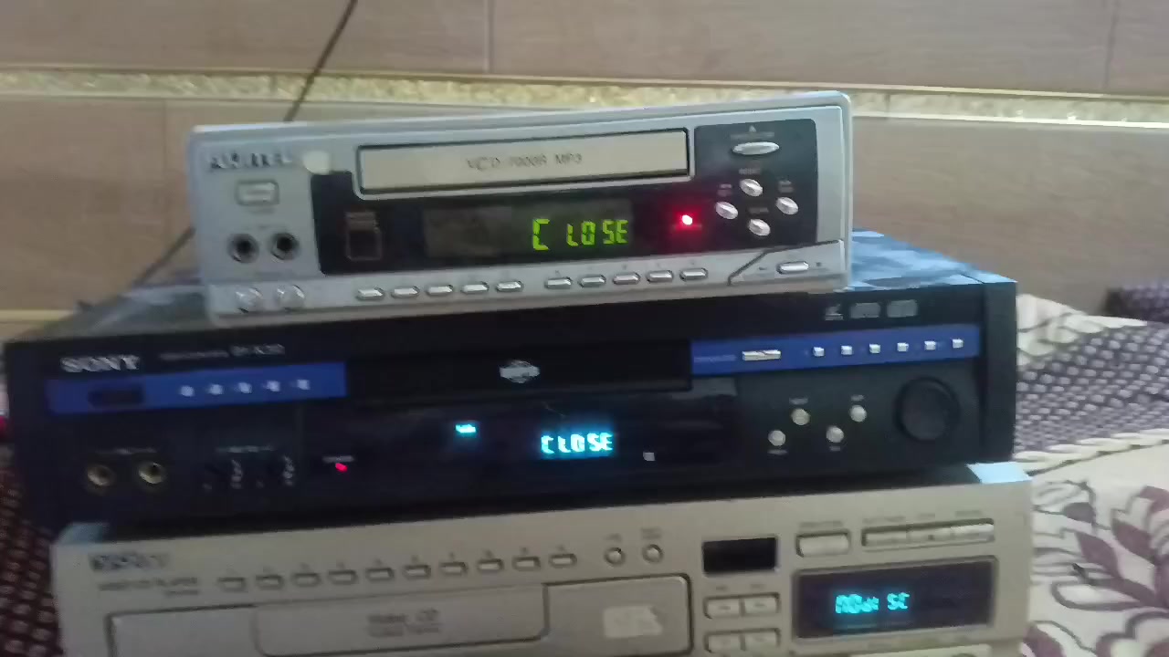 سيديات ماعرف شبيهن موضح بالفيديو 

سعرهن 20 الف يوجد توصيل


**إذا كنت صاحب هذا الإعلان وتريد حذفه لأي سبب، رجاءا أرسل رسالة إلى الدعم الفني**