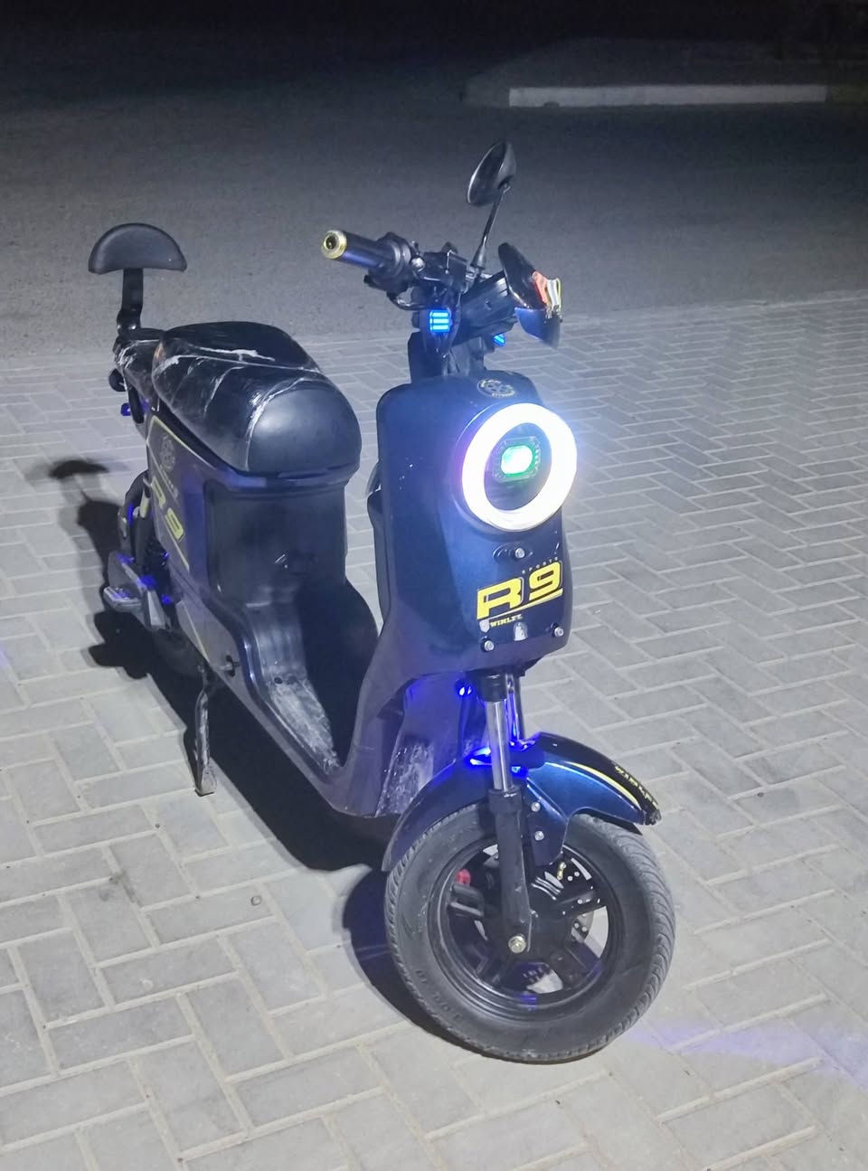 سلام عليكم دراجه ار٩ للبيع بطاريات ٢٦جدد الدراجه موديل ٢٦ كارت وبصمه وسويج وبك دبل اشاره بلوتوث لايت عالي ناصي تأيرات جدد السعر٣٩٠ وبيها مجال *********** مكان بغداد حي الجهاد
