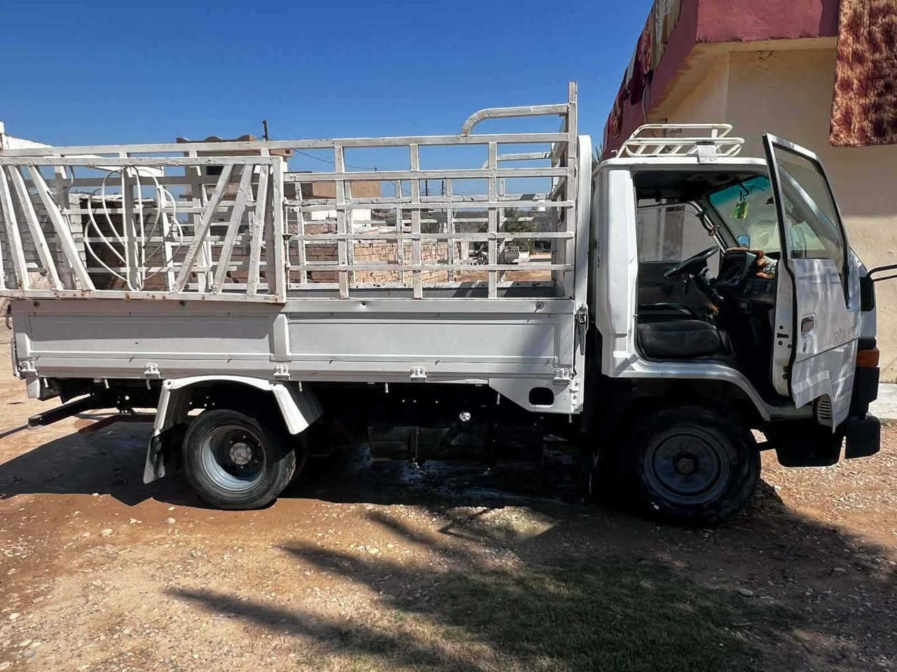 داينا  تويوتا بتره للبيع السعر  51  وبيهه مجال  محرك  بي صرف   كير  اكسل وشاصي مكفولات  صدر جديد  محرك 14 B كاز  تخم تاير جديد  موديل1992  رقم ديالى بشرط تحويل العنوان ديالى خانقين ***********
