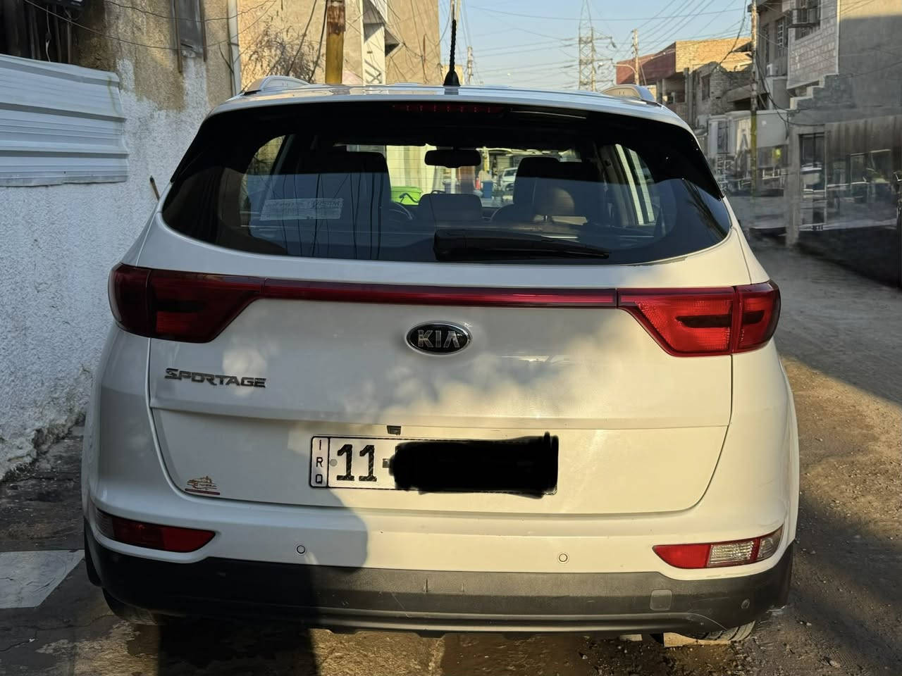 السلام عليكم سبورتج موديل 2018 لون ابيض خليجي بغداد باسمي رقم انكليزي محرك 2000مكفوله من الصبغ والتبديل وكذلك كفاله الكير والمحرك والتبريد ماشيه 108حقيقي تبريد قطعتين داخل بيجي حساسات امامي خلفي شاشه تبريد خير من الله وصدر بلادي بيها رصعتين بالجنطه وبالجاملغ الامامي مامطلعهن على البارد السعر 180وبيها مجال قليل مكاني بغداد حي العامل  للاستفسار ***********
