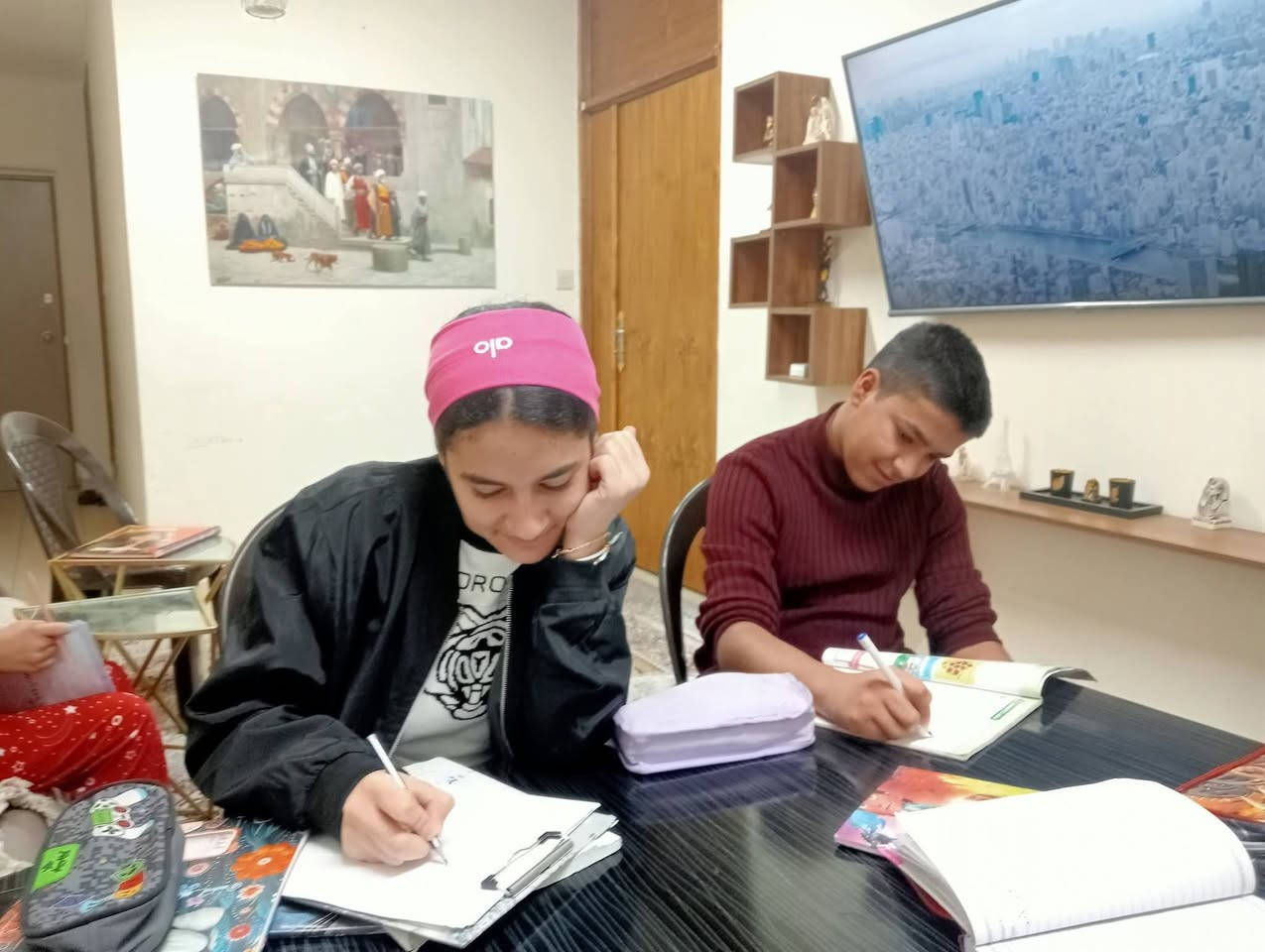 بمناسبة قرب امتحانات الشهر الثاني ونهاية السنه
ولكي يتم تحسين مستوى تلاميذنا الاعزاء 
يتم استقبال طلاب الابتدائيه و المتوسطه 
تدريس متفوقين وكوادر متخصصه
متابعه 
اعاده من الأساس والدروس الماضيه
امتحانات مع شرح كل درس جديد 
سارعوا بالحجز 
B2
التواصل خاص او واتس اب ***********
